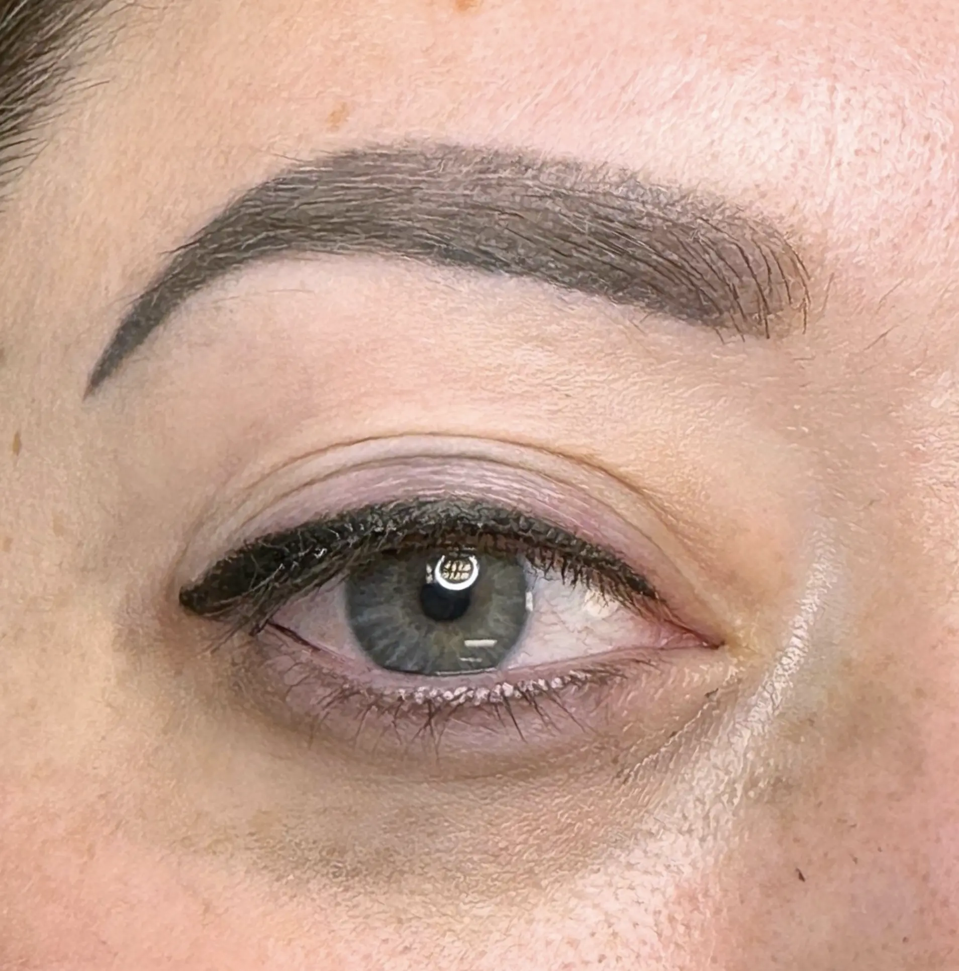 Cosmetic tattoo artist